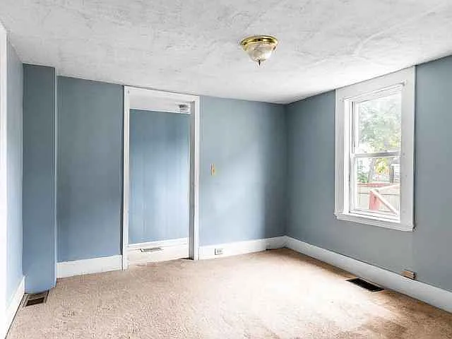 241 Center St #B — Photo 6