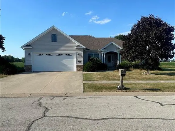 474 Plantation Ln, Oak Harbor, OH 43449