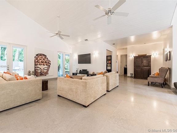 4th image of 3931 Crawford Ave