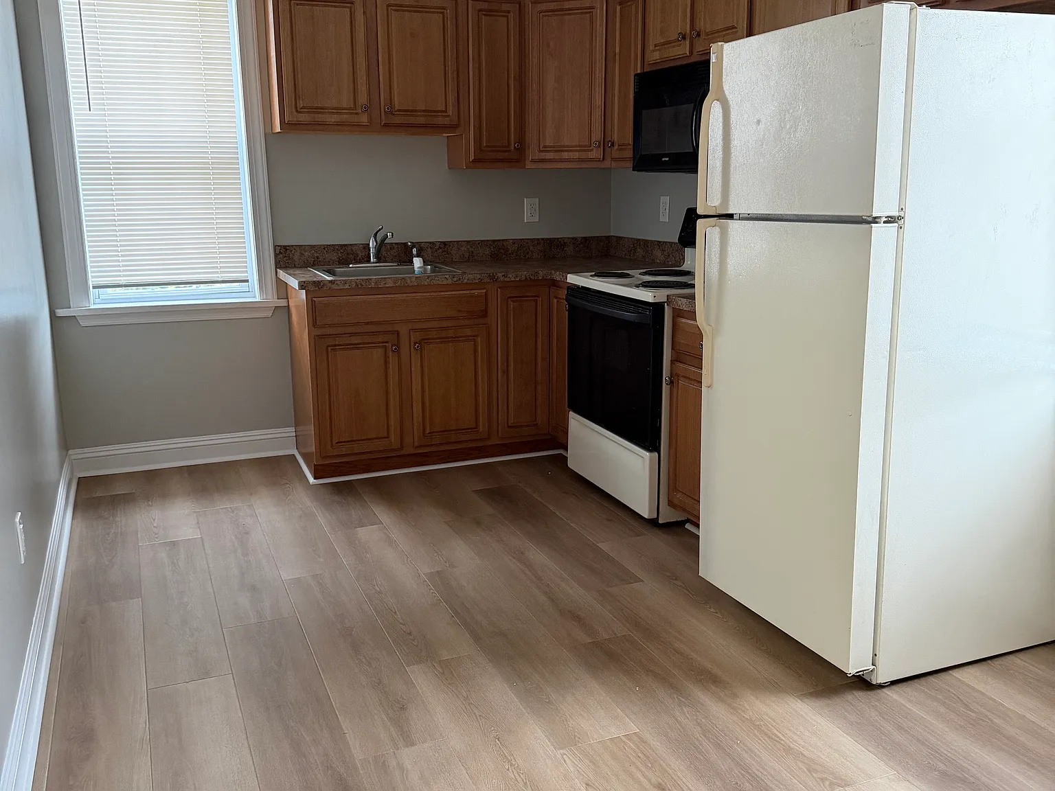 1 bed, 400 sqft, $1,095 — Photo 4