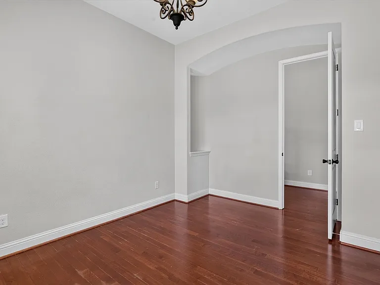 4635 Saginaw Ct — Photo 7