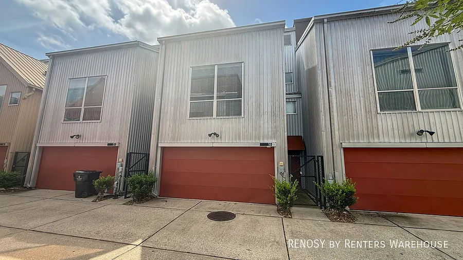 2605 Calumet St #16