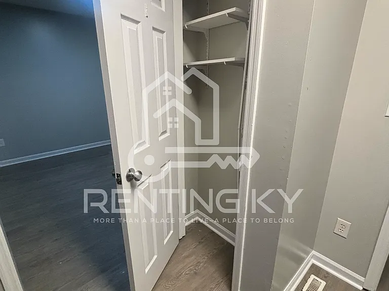 120-122 Nave Pl — Photo 16