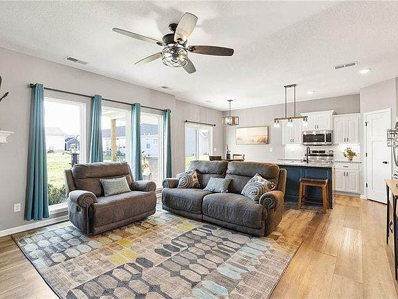 5th image of 413 Chestnut Ct