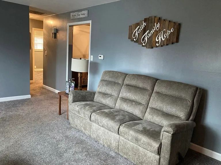 513 E Silver St — Photo 5