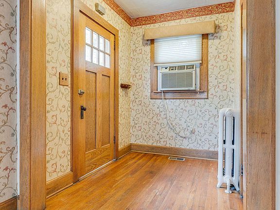 5th image of 116 Boyd St