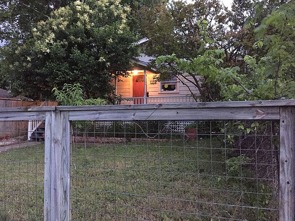 1st image of 105 W Elliott St