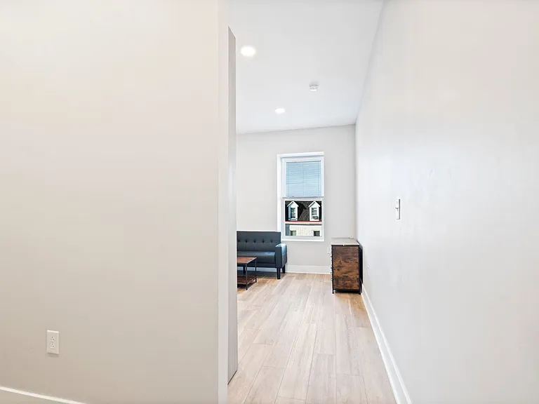 325 N 40th St — Photo 30