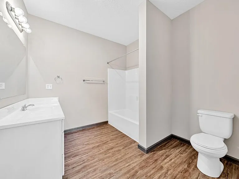 Hutchison Place Apartments — Photo 11