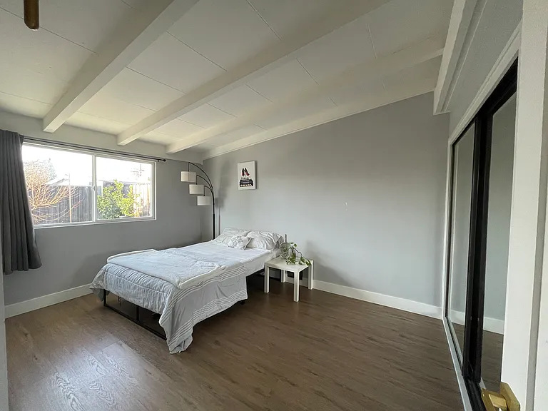 4771 Hazelwood Ave — Photo 3
