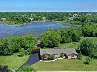 17 Bruce Cir N, Hawthorn Woods, IL 60047