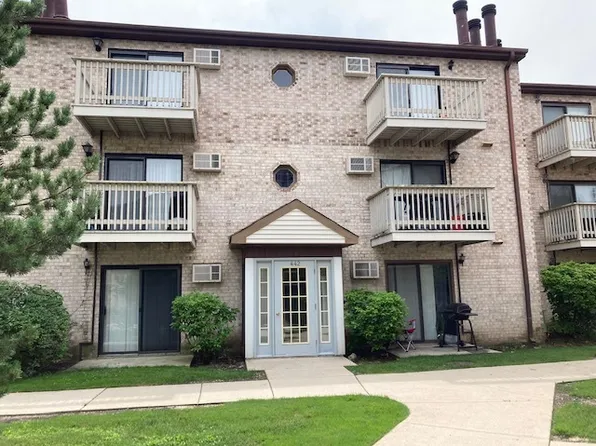 442 E Osage Ln #3A, Palatine, IL 60067