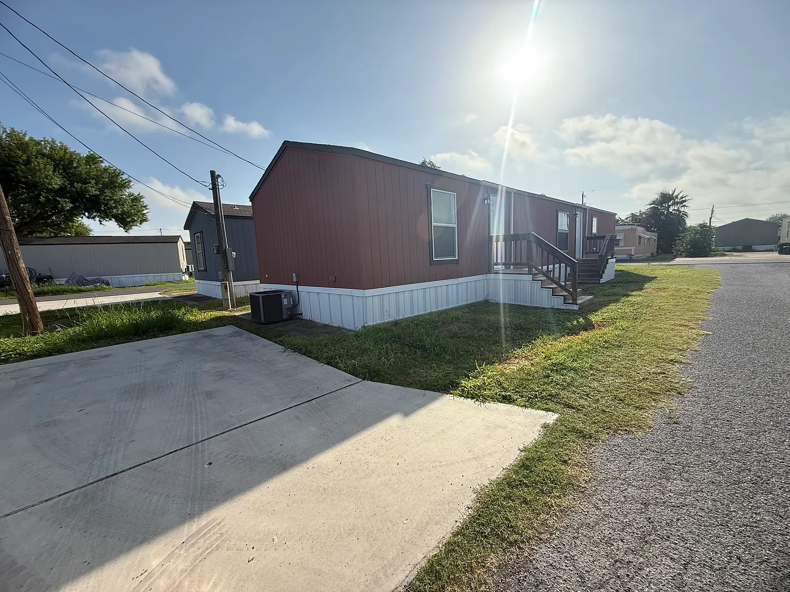 3 bed, 960 sqft, $824 — Photo 2