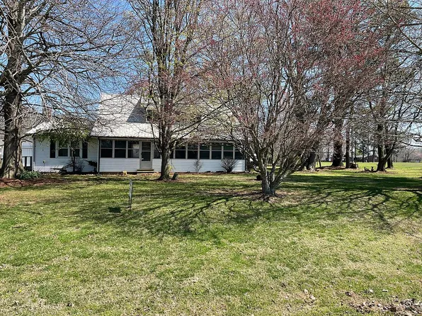 1282 Cherokee Trl, Murray, KY 42071