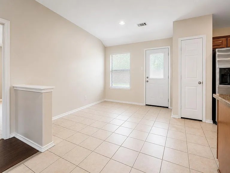 136 Easton Glen Ln — Photo 5