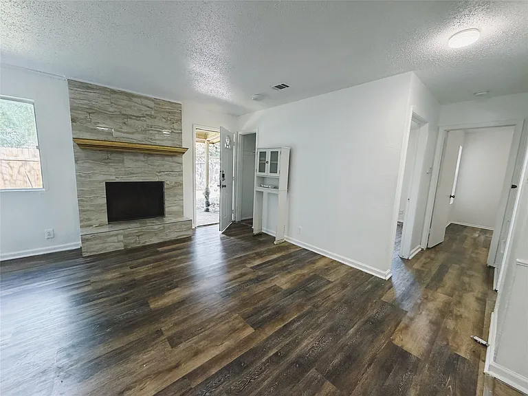 9906 Hundred Oaks Cir #B — Photo 17