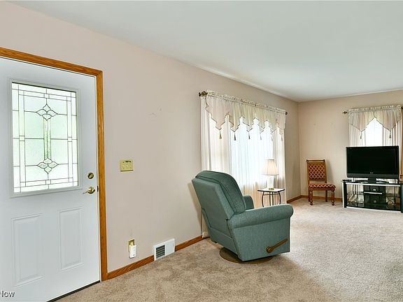 5th image of 2344 Anna Ave NW