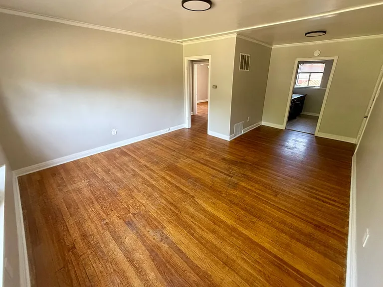 1009 Flint St — Photo 3