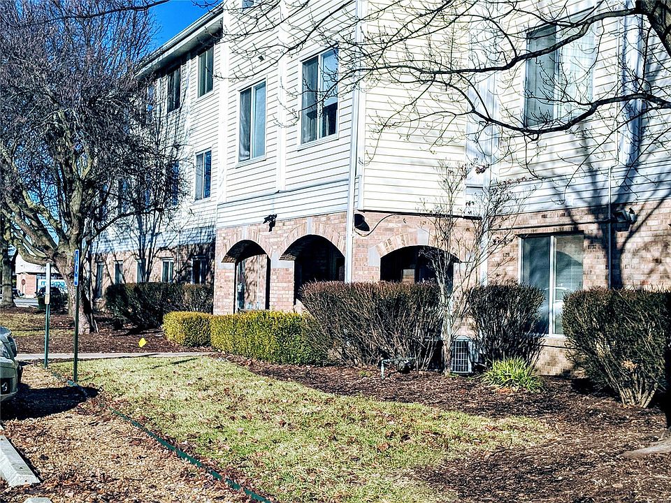 1st image of 942 Guelbreth Ln APT 101