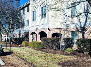 942 Guelbreth Ln APT 101, Saint Louis, MO 63141