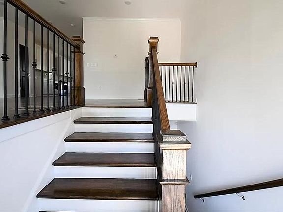 4th image of 161 Wren Dr