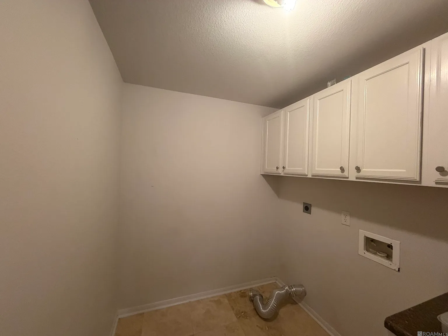 3 bed, 1869 sqft, $2,700 — Photo 2