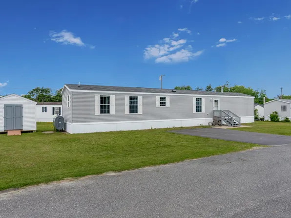 11 Ofarrell Street, Topsham, ME 04086