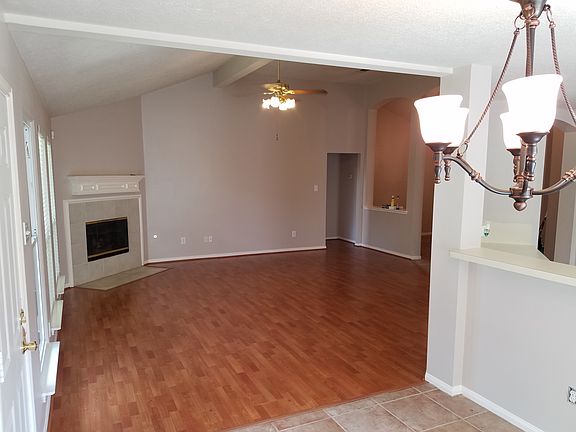 5th image of 18410 Cobblestone Dr
