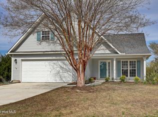 201 Twin Oaks Dr, Hampstead, NC 28443