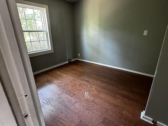 4th image of 397 Robertsville Rd