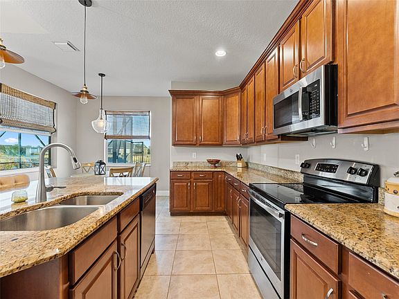 5th image of 765 Fortunella Circle