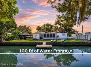 5261 Circle Dr, Weeki Wachee, FL 34607