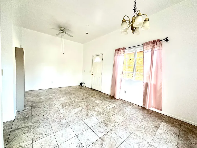 6634 1/2 Camellia Ave #1/2 — Photo 3