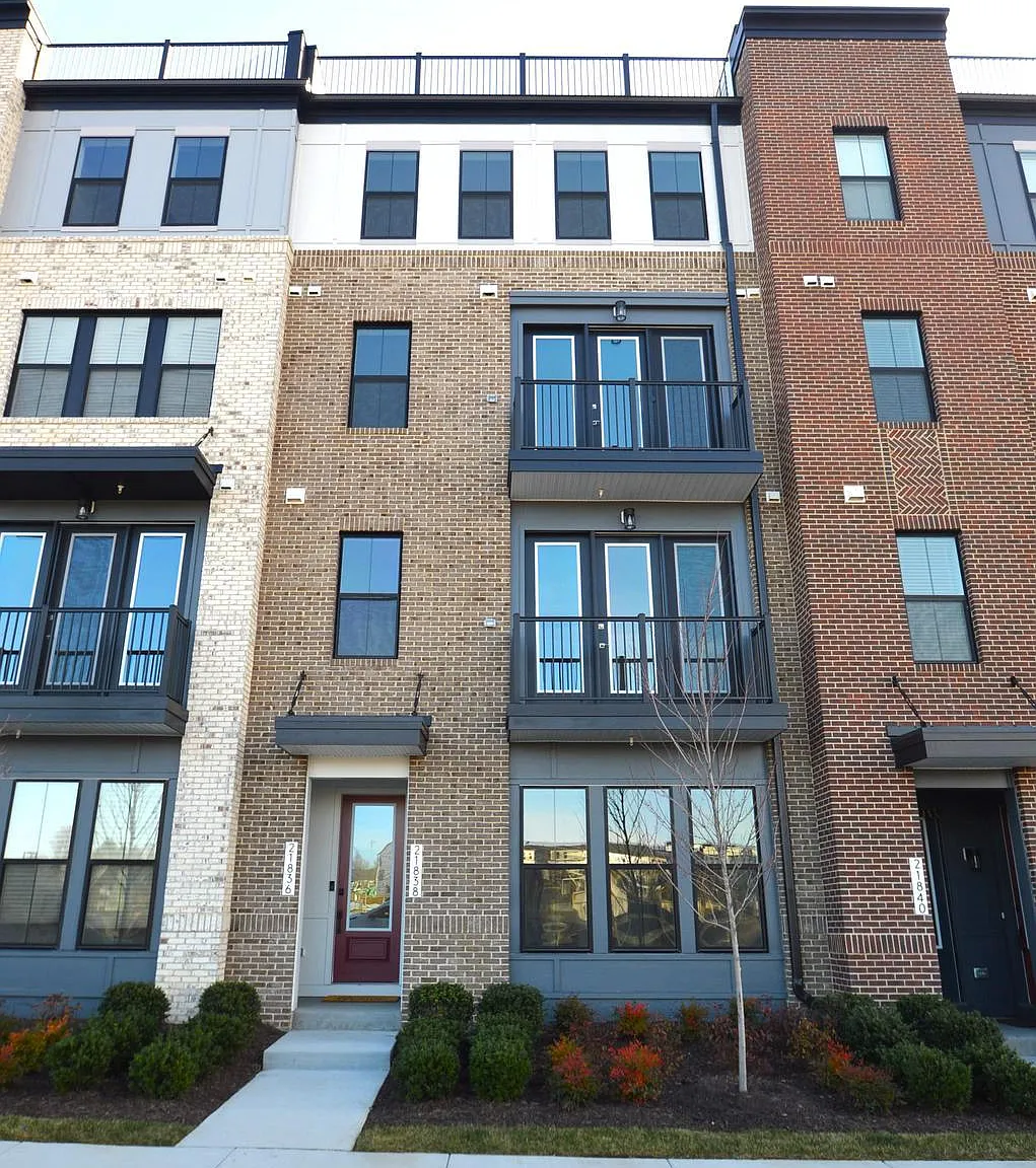 3 bed, 4.0 bath, 2324 sqft, $3,295 — Photo 1