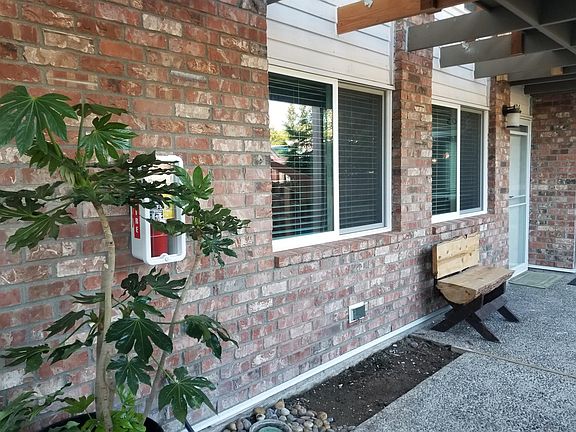 3rd image of 4050 W Lake Sammamish Pkwy NE Unit 106