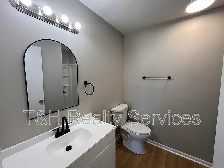 110 Pennsylvania Ct — Photo 20