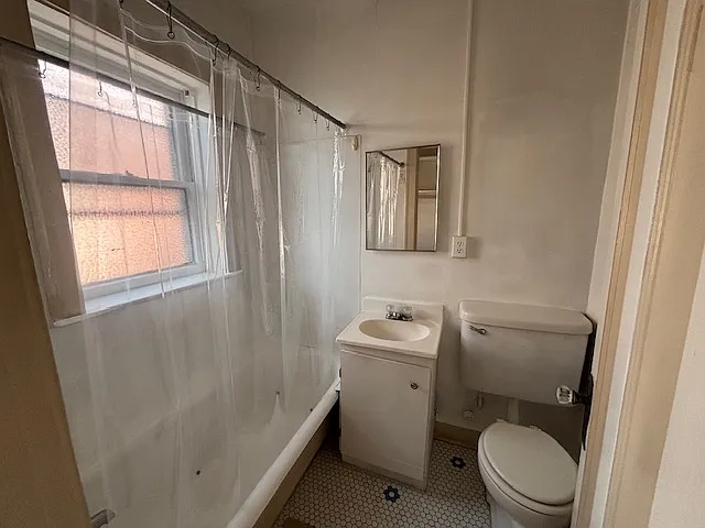 3352 N Claremont Ave #2 — Photo 6