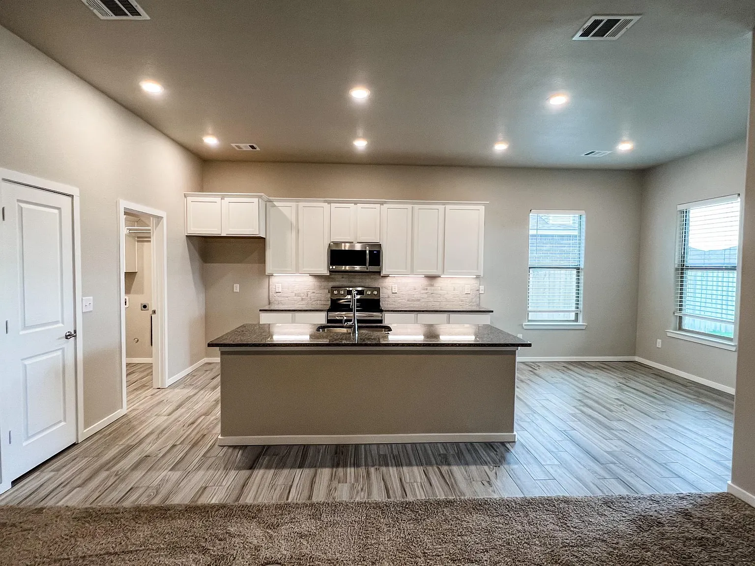 9405 Sydney Dr — Photo 3