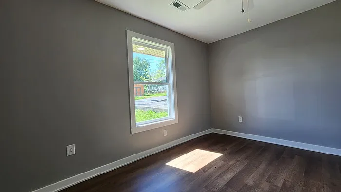 102 S North St — Photo 11
