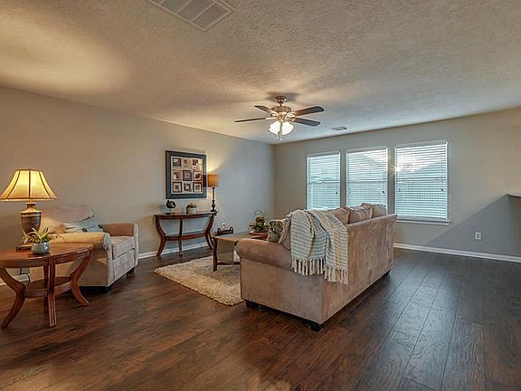 5th image of 14307 Alaman Dr