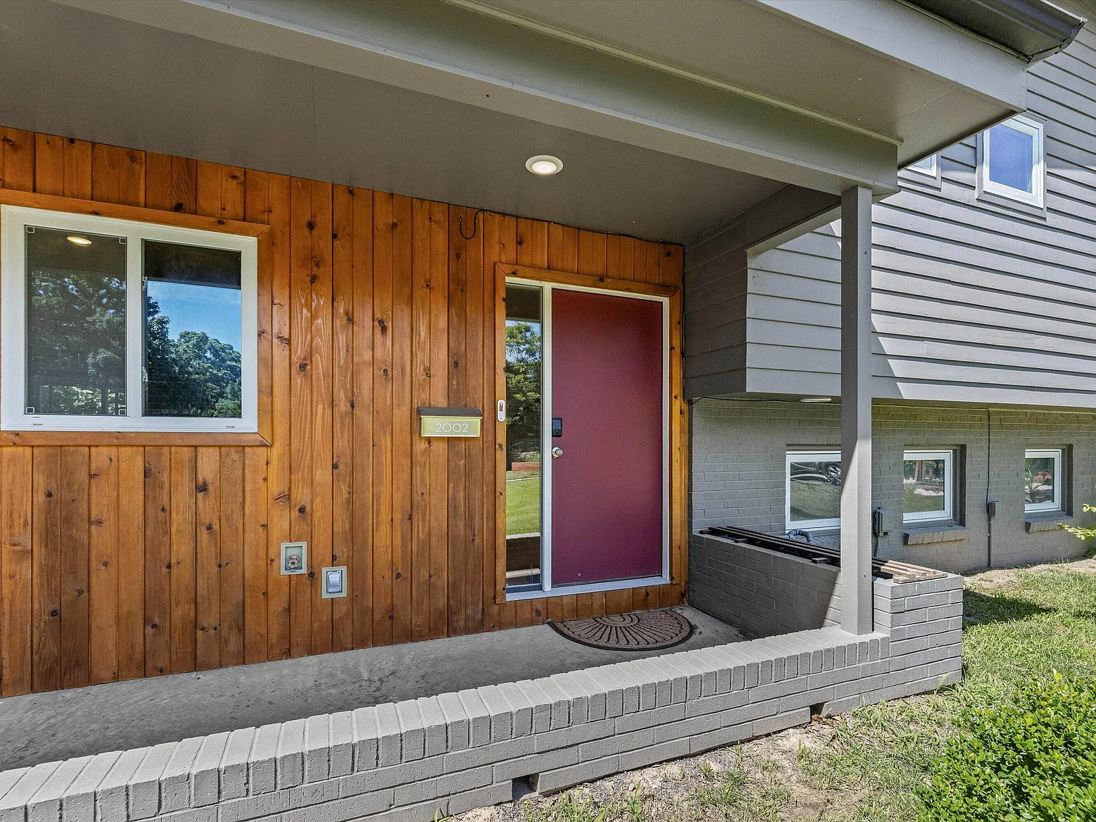 3 bed, 3.0 bath, 2250 sqft, $3,900 — Photo 2