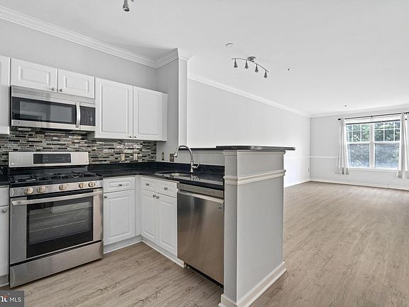 3rd image of 1645 International Dr Unit 211