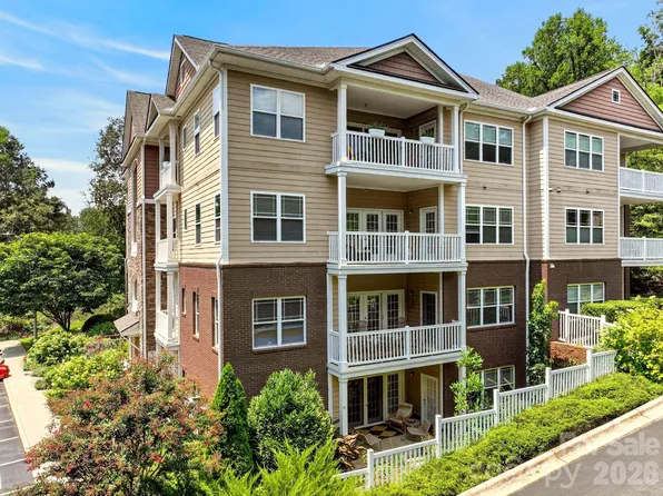 40 Hyannis Dr Unit 202, Asheville, NC 28804