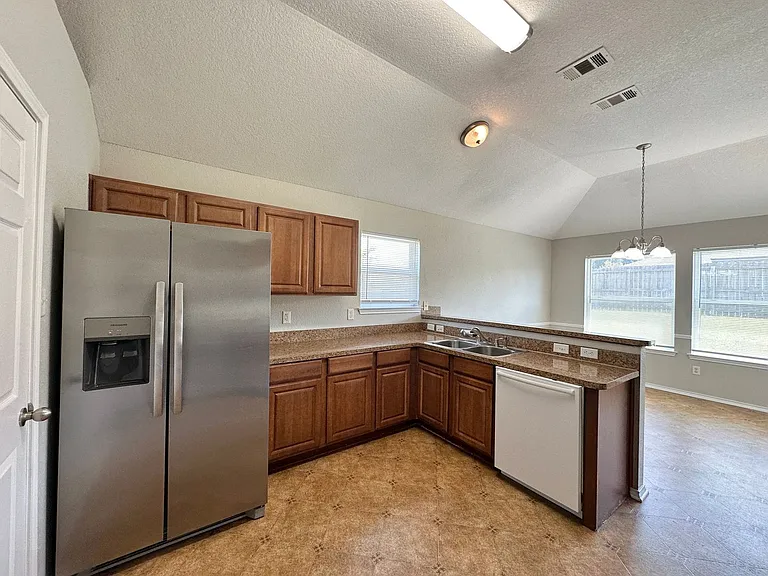 2810 Bastion Loop — Photo 11