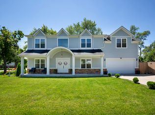 3565 Pleasant St, Northbrook, IL