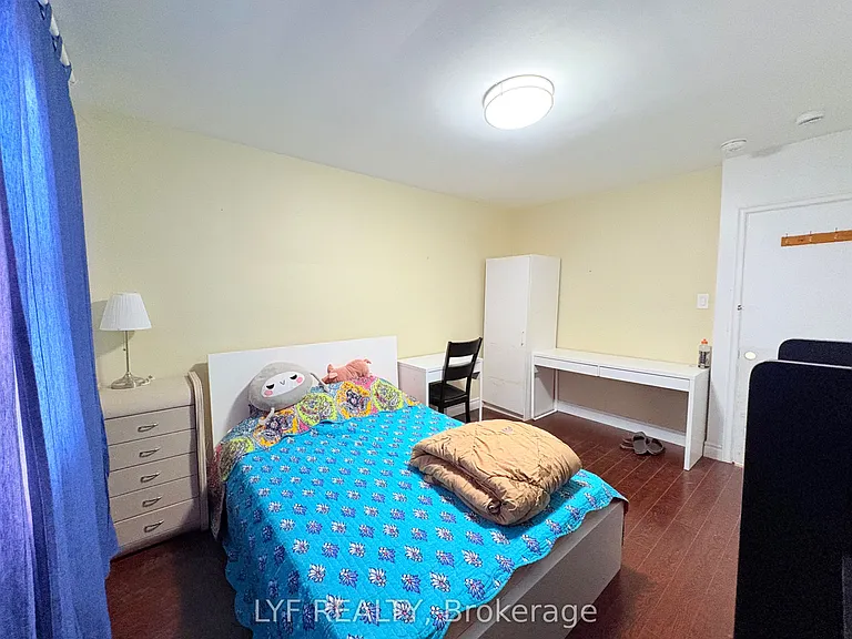 22 Ivordale Cres #A — Photo 14