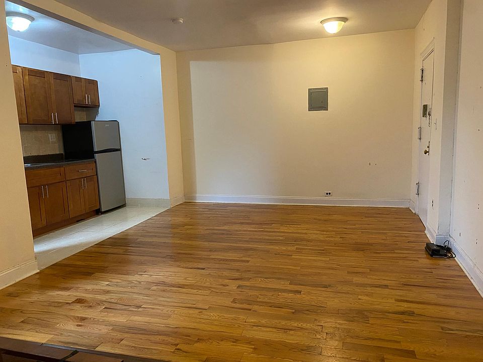 2nd image of 1541 Williamsbridge Rd APT 1A