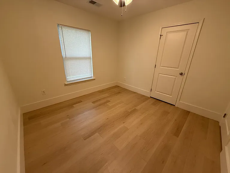 940 N Hollywood St — Photo 20