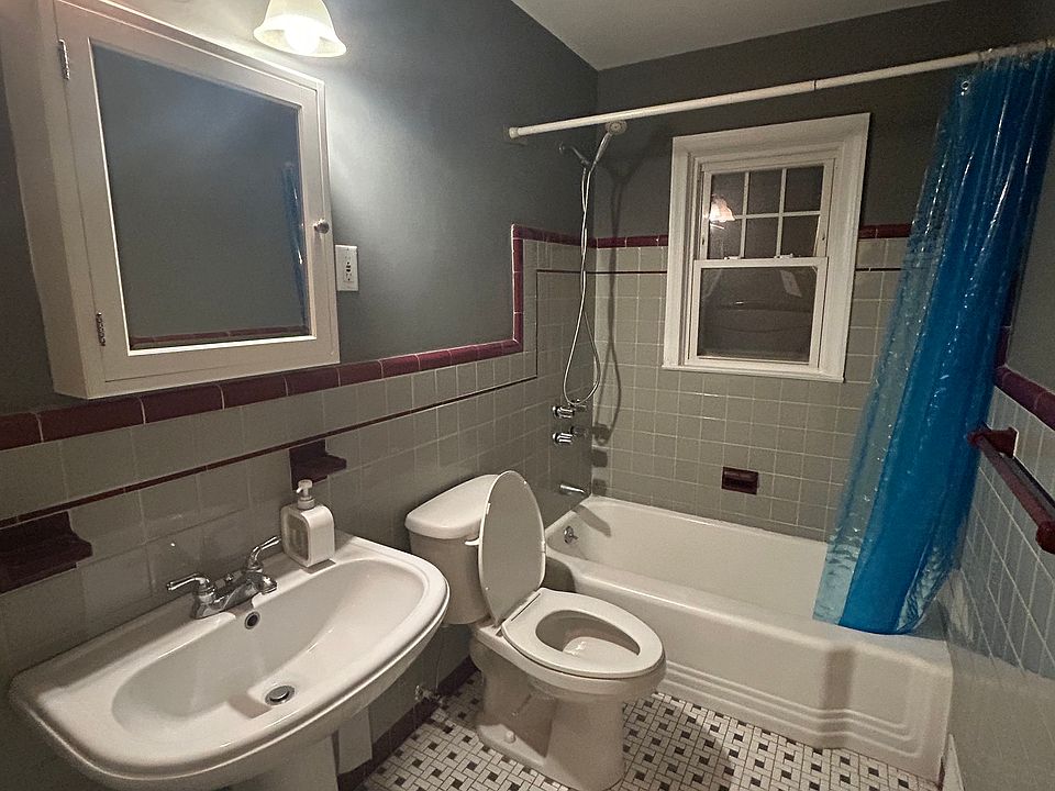 2nd image of 235 Fernwood Ter