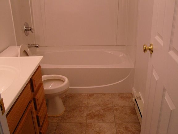 4th image of 17962 Hillcrest Dr
